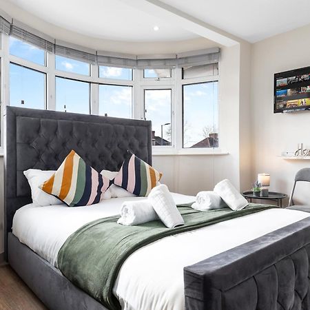 Hatch End Serviced Ensuite Modern Studio - Sleeps 2 - Near Wembley Stadium - Good Transport Link To Central London - Harrow Ha3 מראה חיצוני תמונה