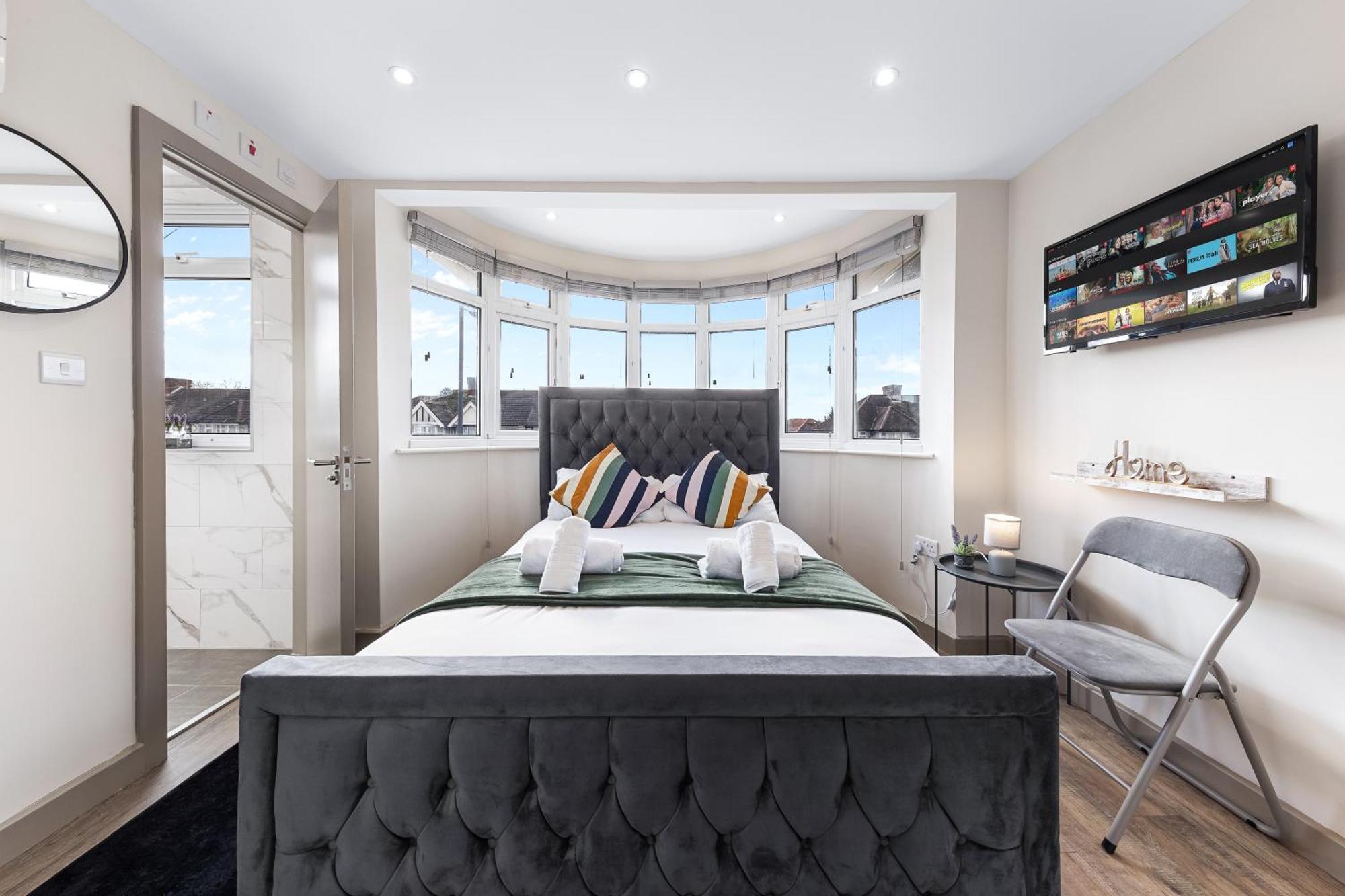 Hatch End Serviced Ensuite Modern Studio - Sleeps 2 - Near Wembley Stadium - Good Transport Link To Central London - Harrow Ha3 מראה חיצוני תמונה