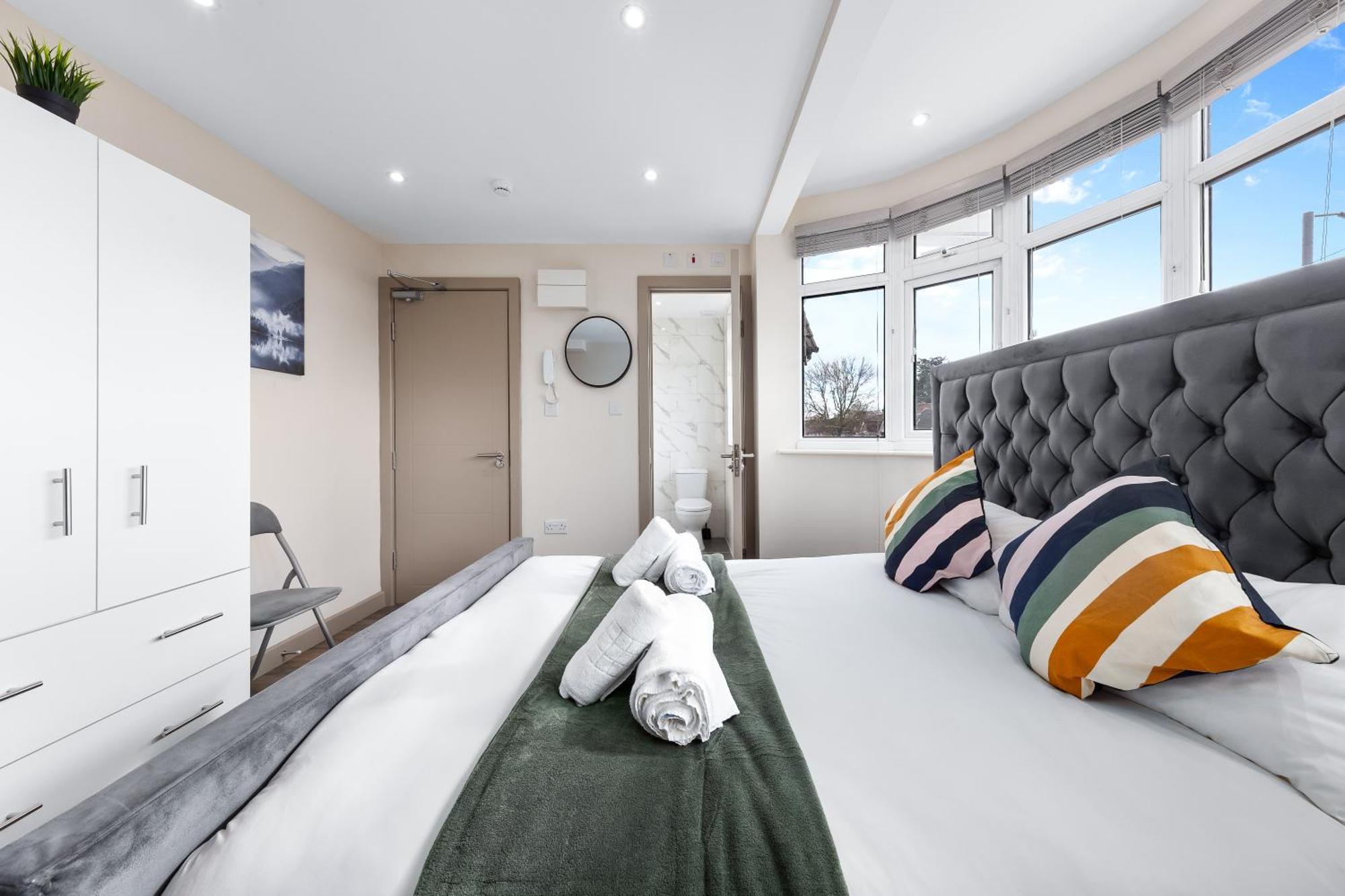 Hatch End Serviced Ensuite Modern Studio - Sleeps 2 - Near Wembley Stadium - Good Transport Link To Central London - Harrow Ha3 מראה חיצוני תמונה